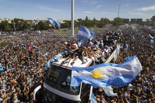 Argentina team homecoming draws massive crowds