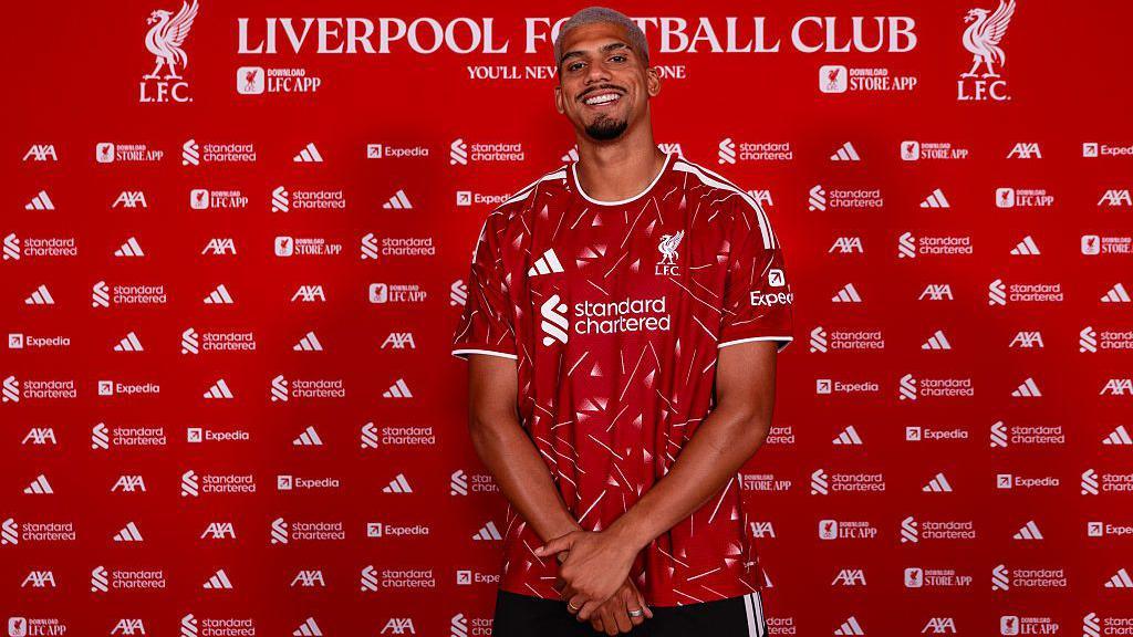 Araujo Delays Decision on Liverpool Future